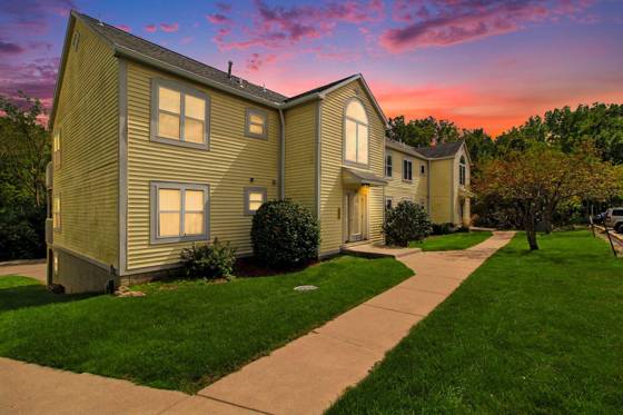 2241 S Huron Parkway, Ann Arbor, MI 48104 photo 3