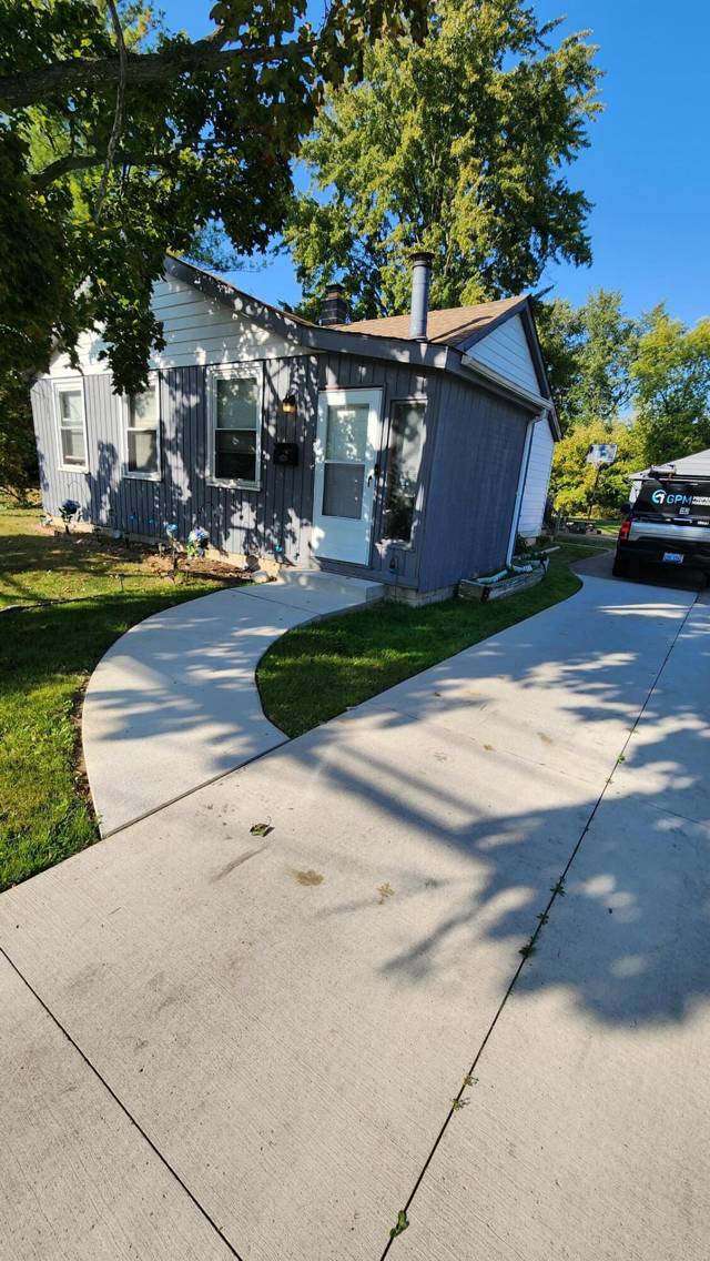 19157 Huntington Avenue, Harper Woods, MI