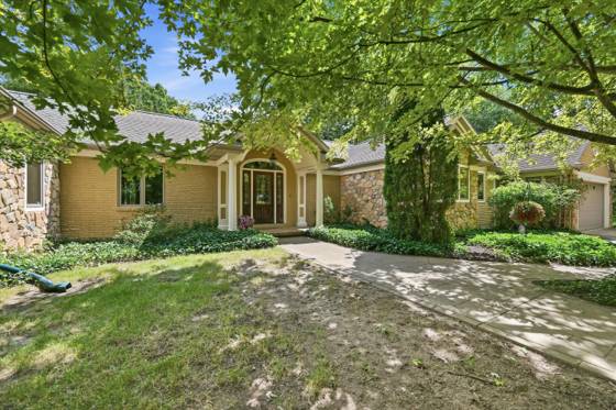 521 Rock Creek Drive, Ann Arbor, MI 48104 photo 2