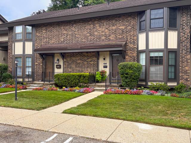 25073 Oakbrooke Drive, Southfield, MI