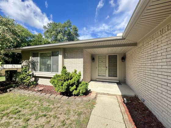 18975 Bainbridge Avenue, Livonia, MI 48152 photo 2
