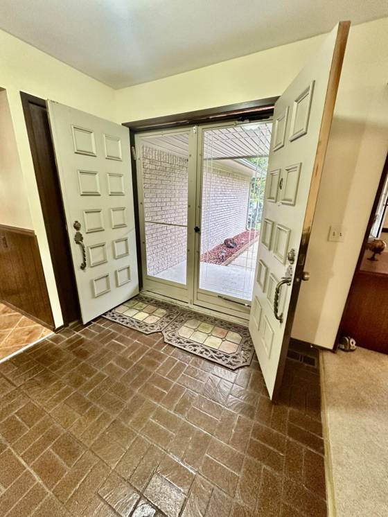 18975 Bainbridge Avenue, Livonia, MI 48152 photo 4