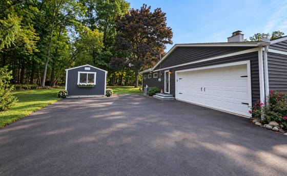 26532 Springfield Drive, Farmington Hills, MI 48334 photo 2