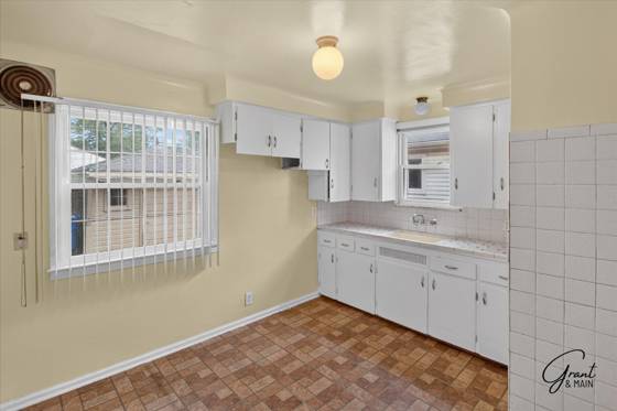 21000 La Salle Boulevard, Warren, MI 48089 photo 5