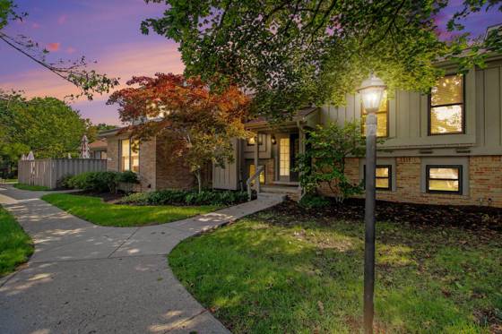 2206 Rivenoak Court, Ann Arbor, MI 48103 photo 2