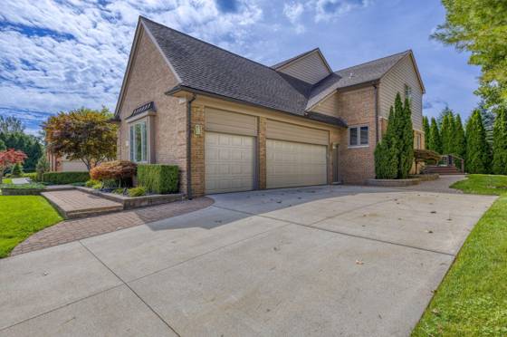3972 Greenwood Street, Rochester Hills, MI 48309 photo 2