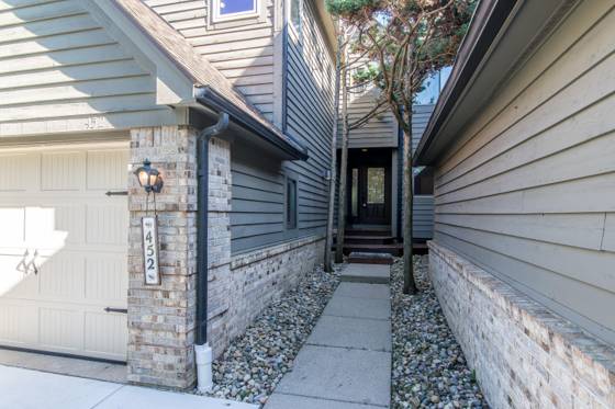 452 Village Oaks Court, Ann Arbor, MI 48103 photo 2