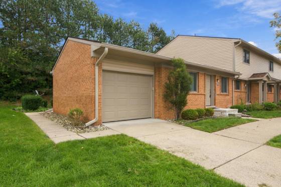 3700 Old Creek Road, Troy, MI 48084 photo 2