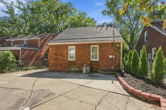 21191 Lochmoor Street, Harper Woods, MI 48225 photo 4