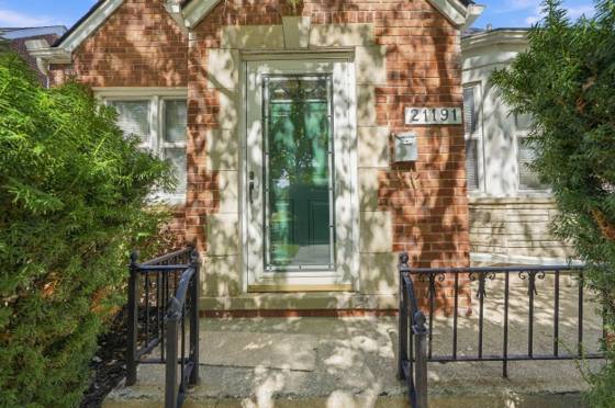 21191 Lochmoor Street, Harper Woods, MI 48225 photo 2