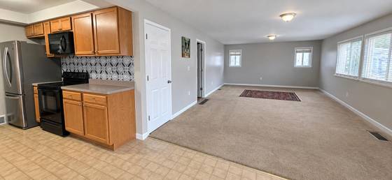9994 E Clements Circle, Livonia, MI 48150 photo 4