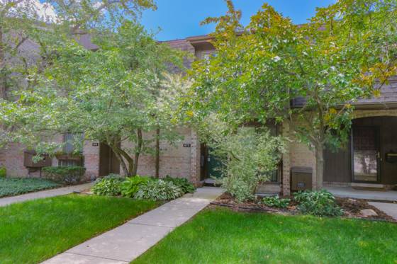 672 Greenhills Drive, Ann Arbor, MI 48105 photo 2