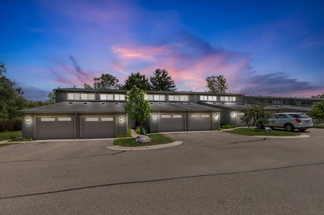 690 Peninsula Court, Ann Arbor, MI 48105