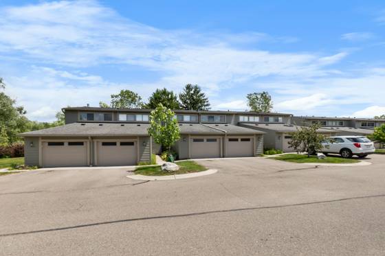 690 Peninsula Court, Ann Arbor, MI 48105 photo 2