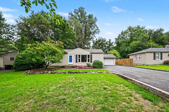 34895 Bridgeman Street, Farmington Hills, MI 48335 photo 2