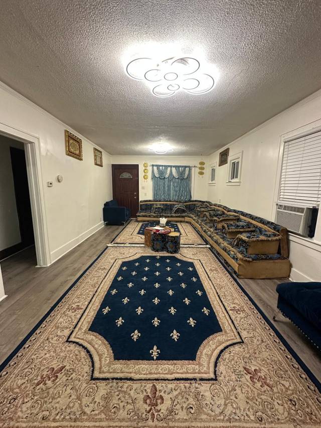 8671 Smart Street, Detroit, MI