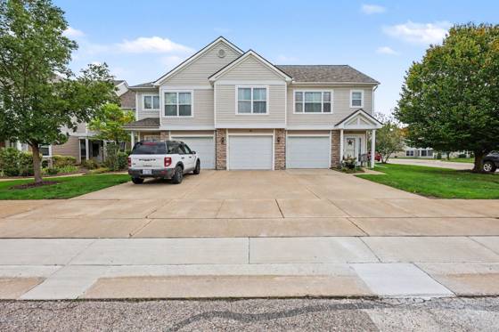 641 Fieldstone Circle W, Chelsea, MI 48118 photo 2