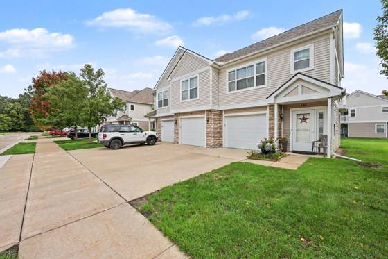 641 Fieldstone Circle W, Chelsea, MI 48118 photo 3