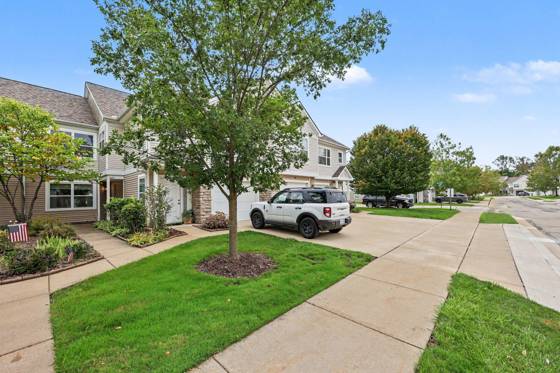 641 Fieldstone Circle W, Chelsea, MI 48118 photo 4