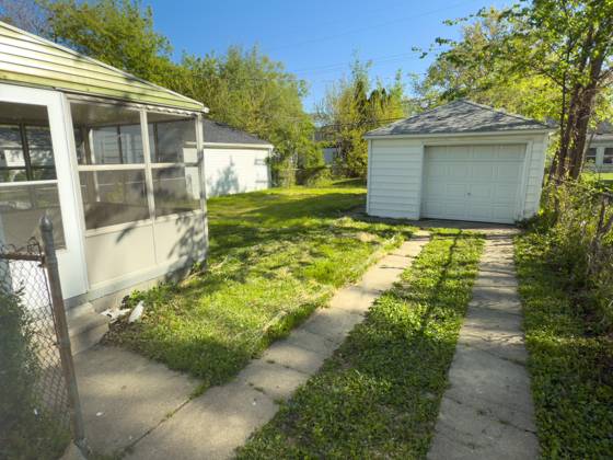 18761 Kingsville Street, Harper Woods, MI 48225 photo 2