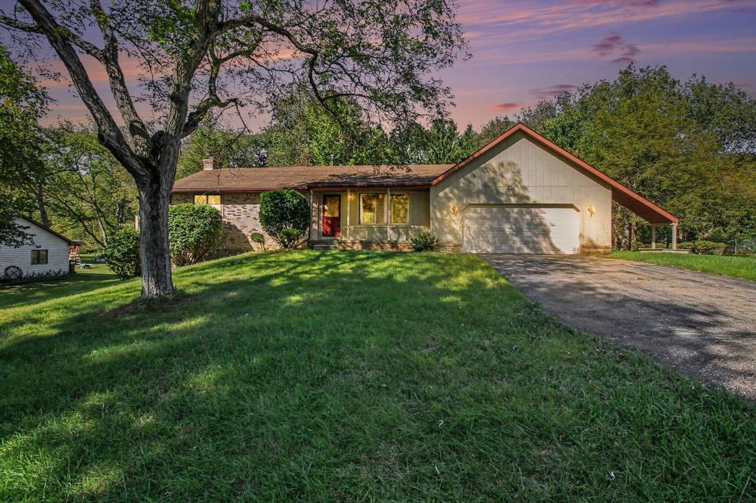 8727 Coyle Drive, Pinckney, MI 48169