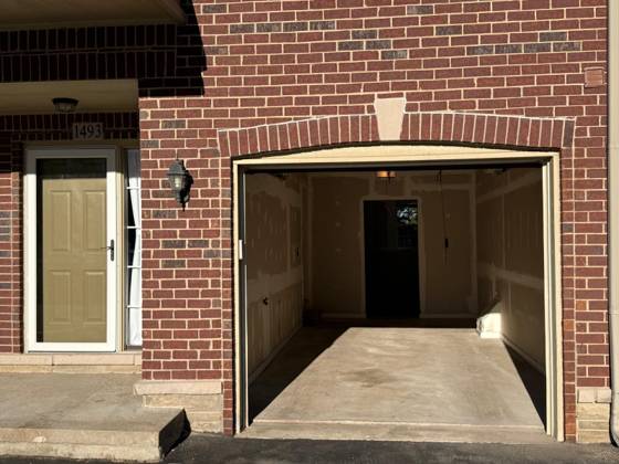 1493 Silverbrook Ridge Drive, Walled Lake, MI 48390 photo 4
