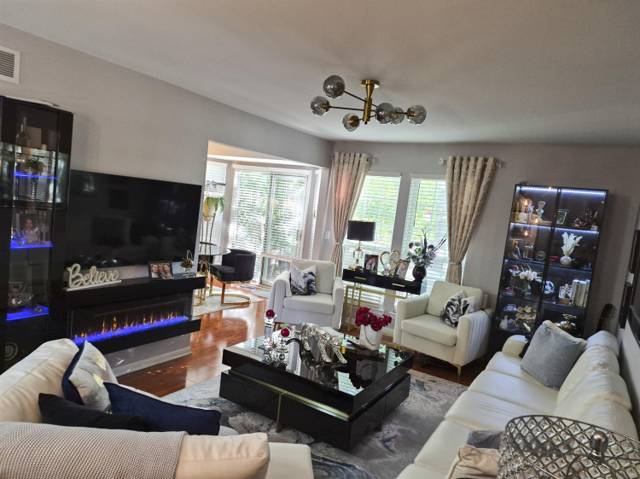 7943 Rivergate Drive, Westland, MI