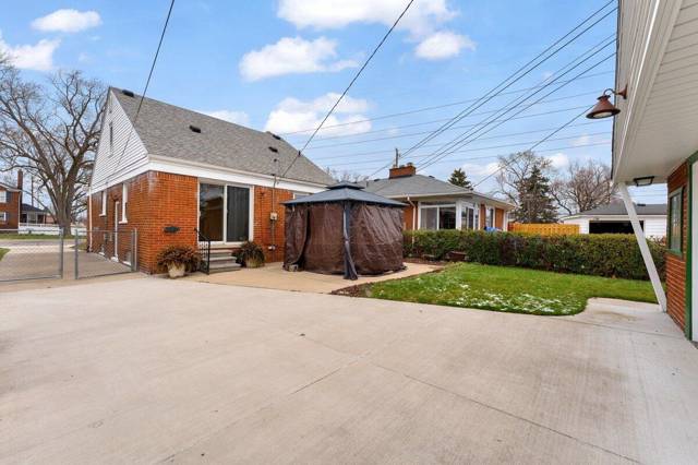 573 Emmons Boulevard, Lincoln Park