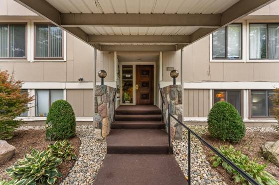 1660 Cliffs Landing #102, Ypsilanti, MI 48198 photo 2
