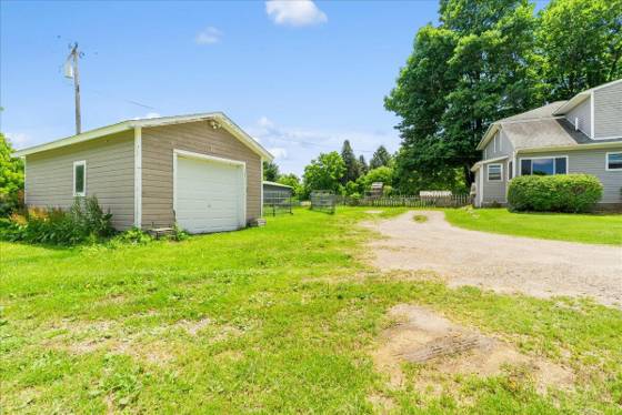 975 Elliott Road, Fowlerville, MI 48836 photo 4