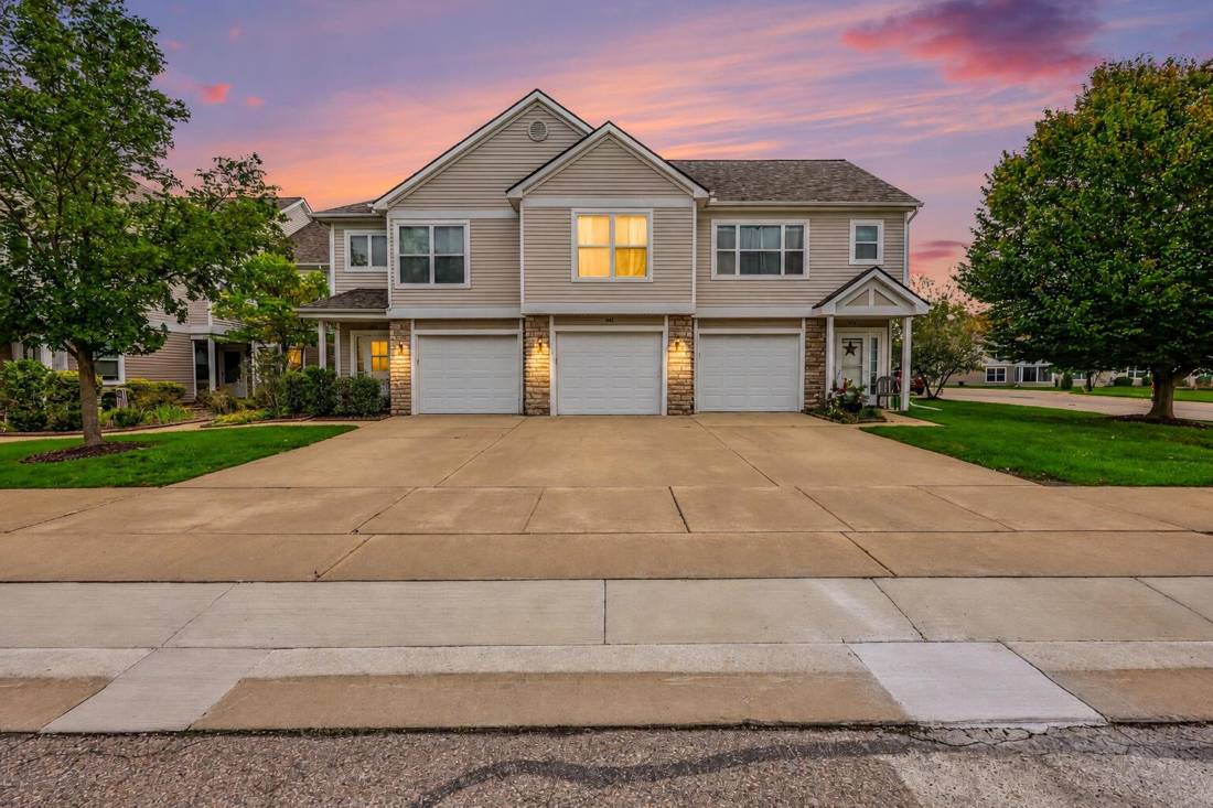 641 Fieldstone Circle W, Chelsea, MI 48118