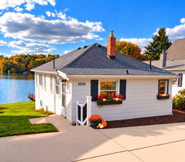 1010 Brighton Lake Road, Brighton, MI