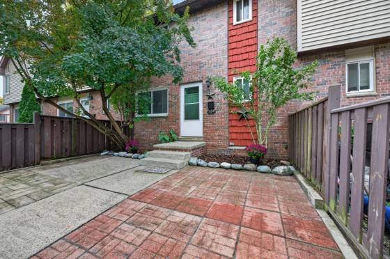 552 Terrace Lane E, Ypsilanti, MI 48198 photo 2