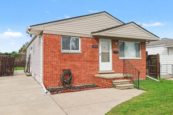 25151 Pearl Street, Roseville, MI 48066 photo 2