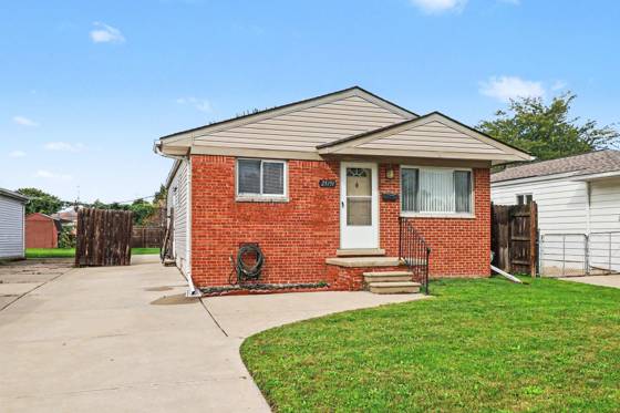 25151 Pearl Street, Roseville, MI 48066 photo 3