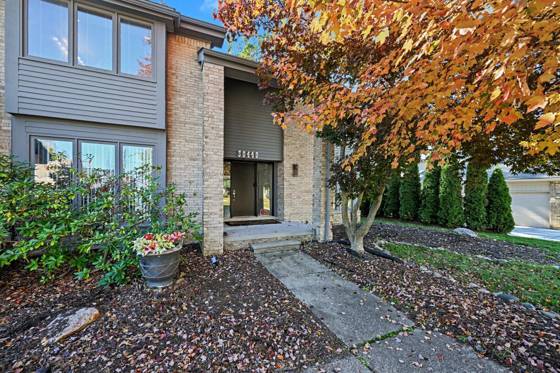 30449 Huntsman Drive W, Farmington Hills, MI 48331 photo 3