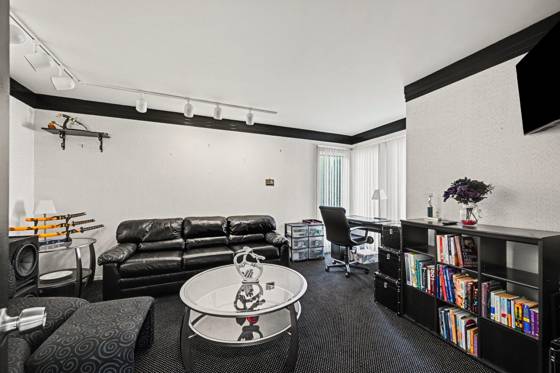 30449 Huntsman Drive W, Farmington Hills, MI 48331 photo 4