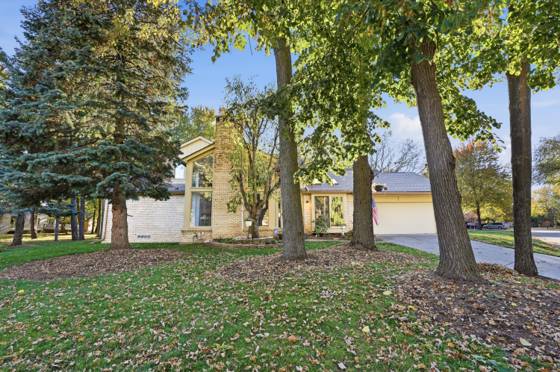 17751 E Kirkwood Drive, Clinton Twp, MI 48038 photo 2