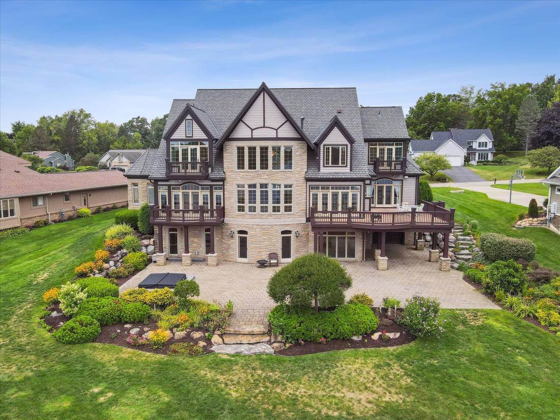 4349 Island View Drive, Fenton, MI 48430