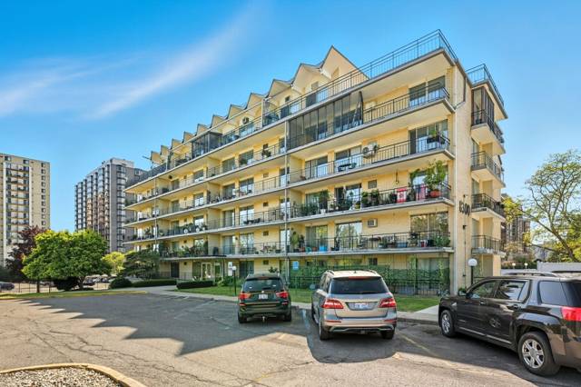 8300 E Jefferson Avenue #406, Detroit, MI