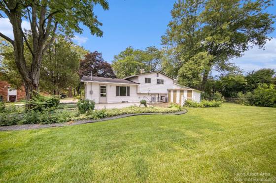 2923 Burlington Court, Ann Arbor, MI 48105 photo 2