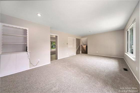 2923 Burlington Court, Ann Arbor, MI 48105 photo 3