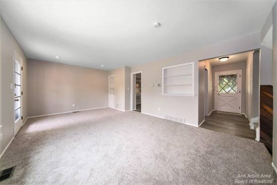 2923 Burlington Court, Ann Arbor, MI 48105 photo 4