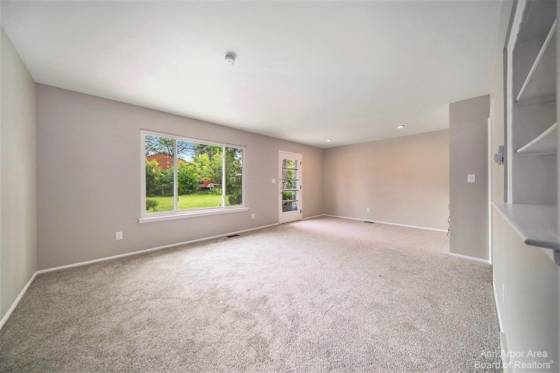 2923 Burlington Court, Ann Arbor, MI 48105 photo 5