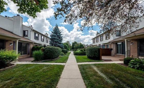 22363 Peachtree, Novi, MI 48375 photo 2