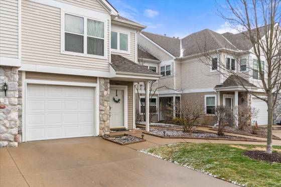 709 Fieldstone Circle W, Chelsea, MI 48118 photo 4