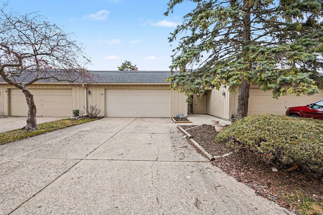 42565 Eldon Avenue, Clinton Twp, MI 48038