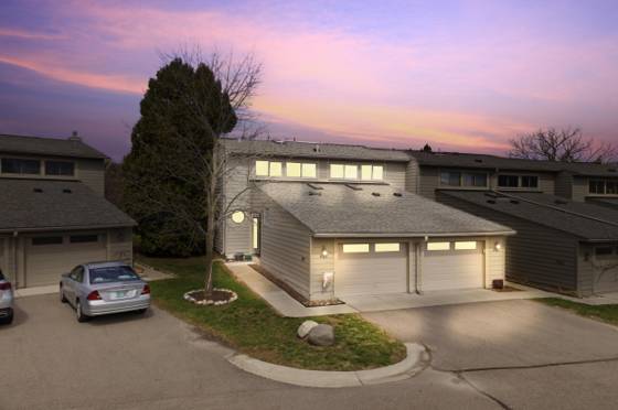 610 Peninsula Court, Ann Arbor, MI 48105 photo 2