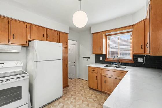 29043 Hathaway, Livonia, MI 48150 photo 5