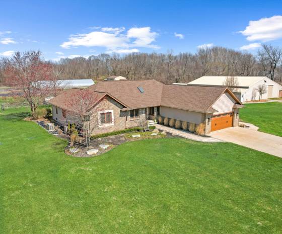 9552 Wall Gene Road, South Lyon, MI 48178 photo 2